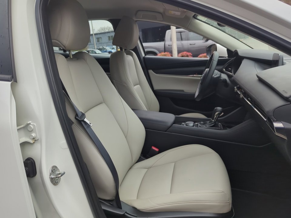 Used 2019 MAZDA MAZDA3 Sedan w/ Select Package image 28