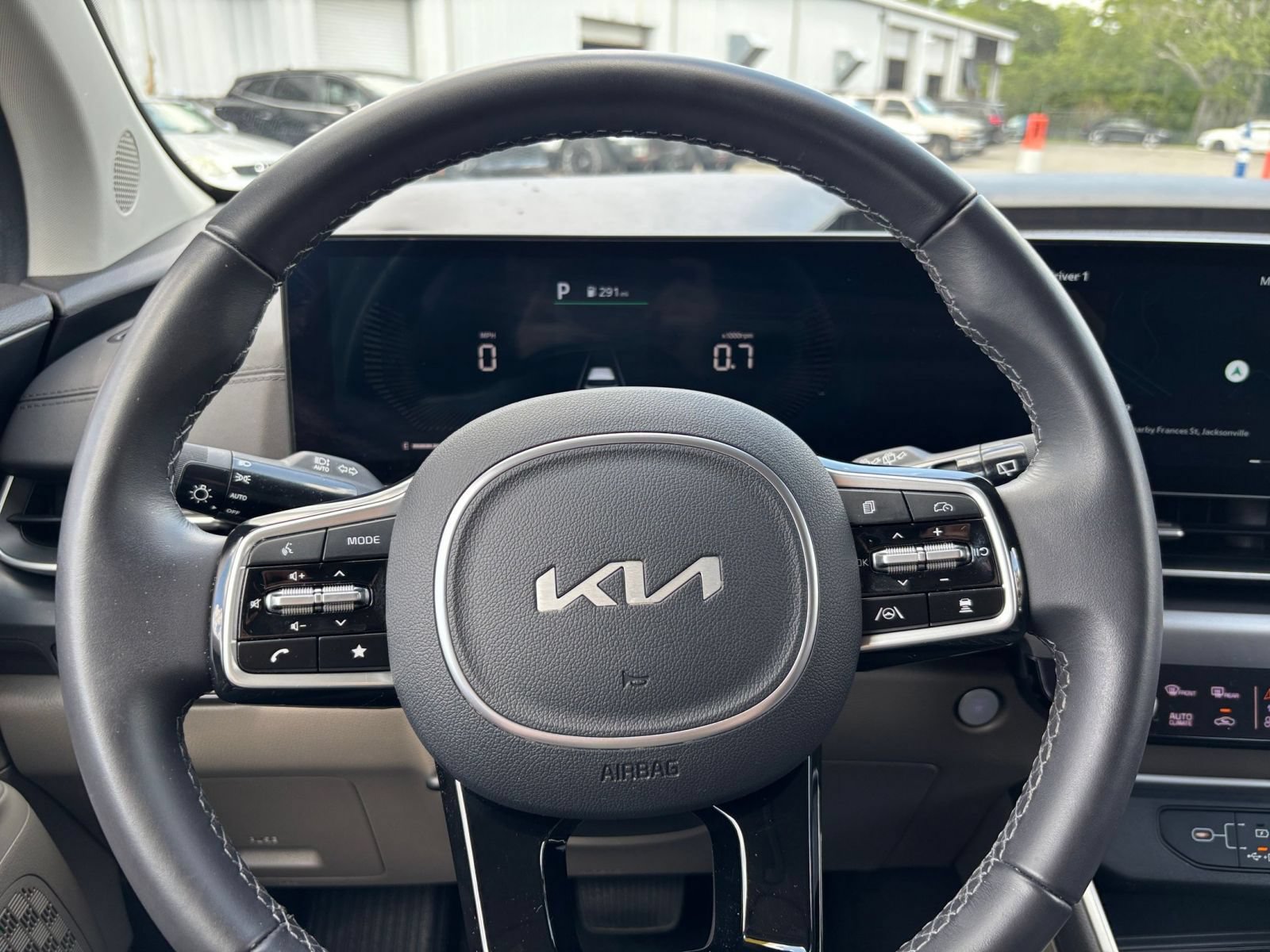 Used 2026 Kia Carnival FWD image 30
