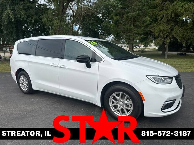 Used 2026 Chrysler Pacifica Select FWD image 1