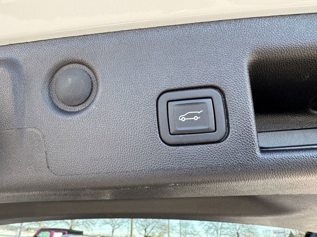 Used 2024 Chevrolet Equinox LT image 11