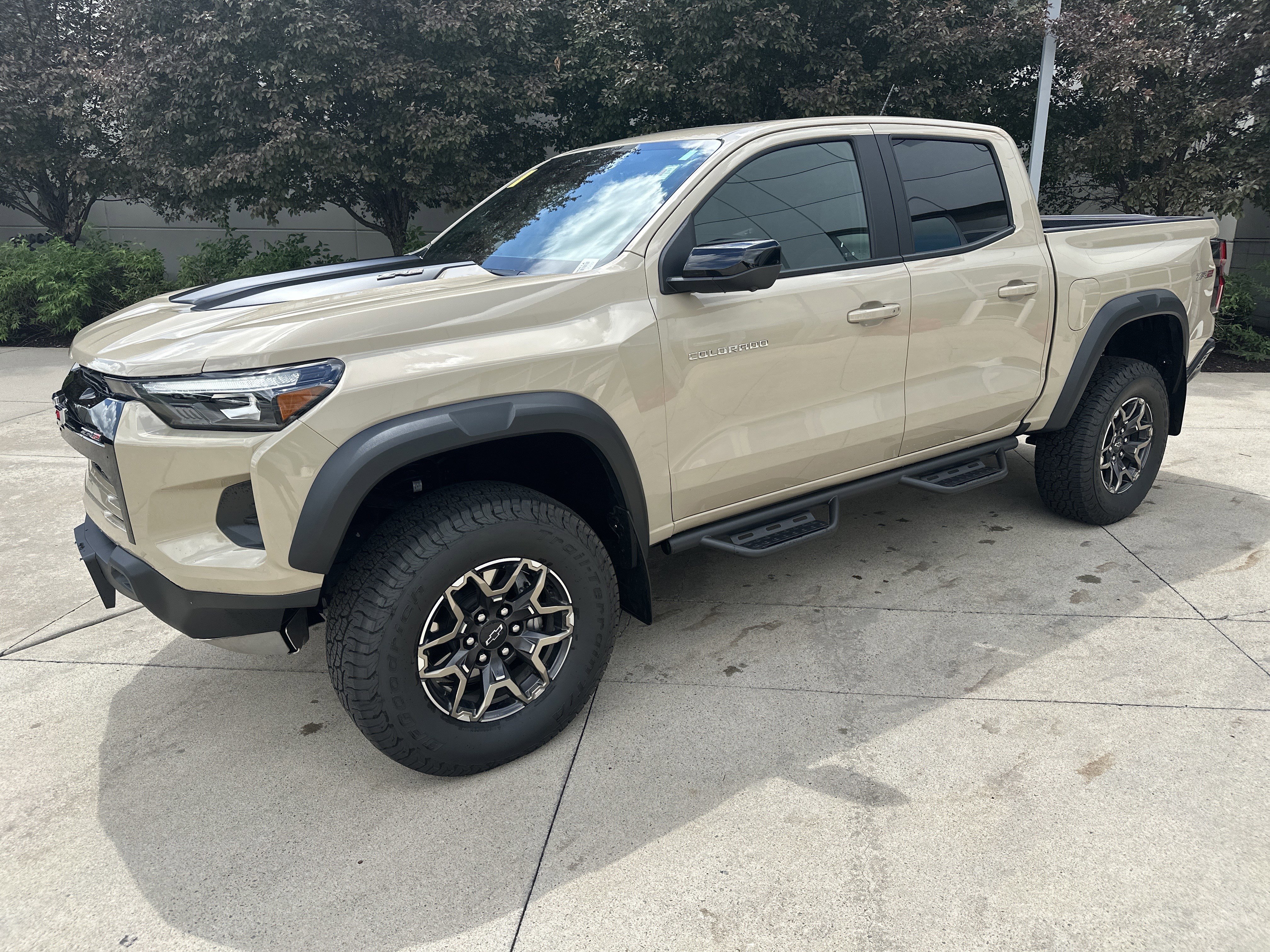Used 2024 Chevrolet Colorado ZR2 w/ Technology Package AWD/4WD image 3