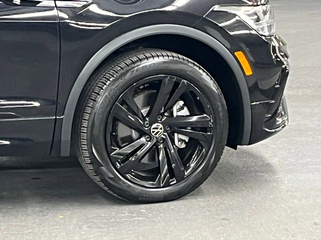 Used 2024 Volkswagen Tiguan SE R-Line image 40