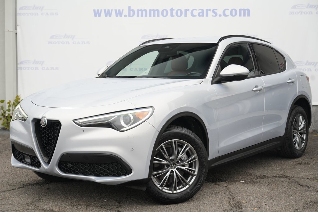Used 2022 Alfa Romeo Stelvio Sprint image 2