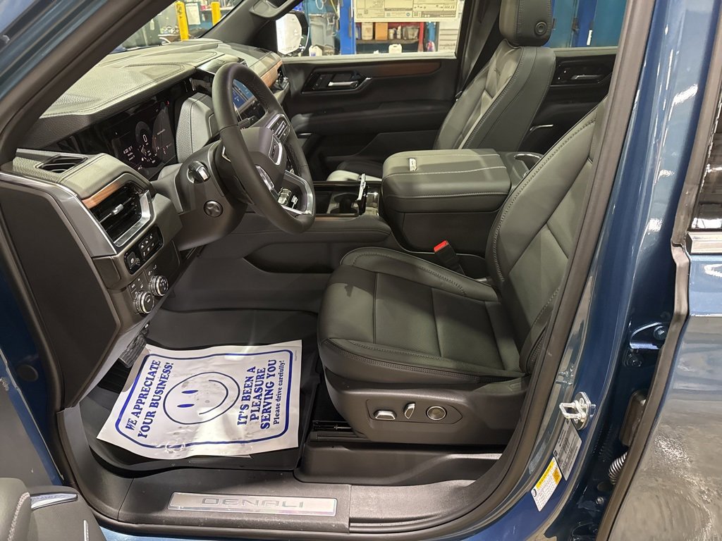 New 2026 GMC Yukon XL Denali w/ Sun & Power Step Package image 18