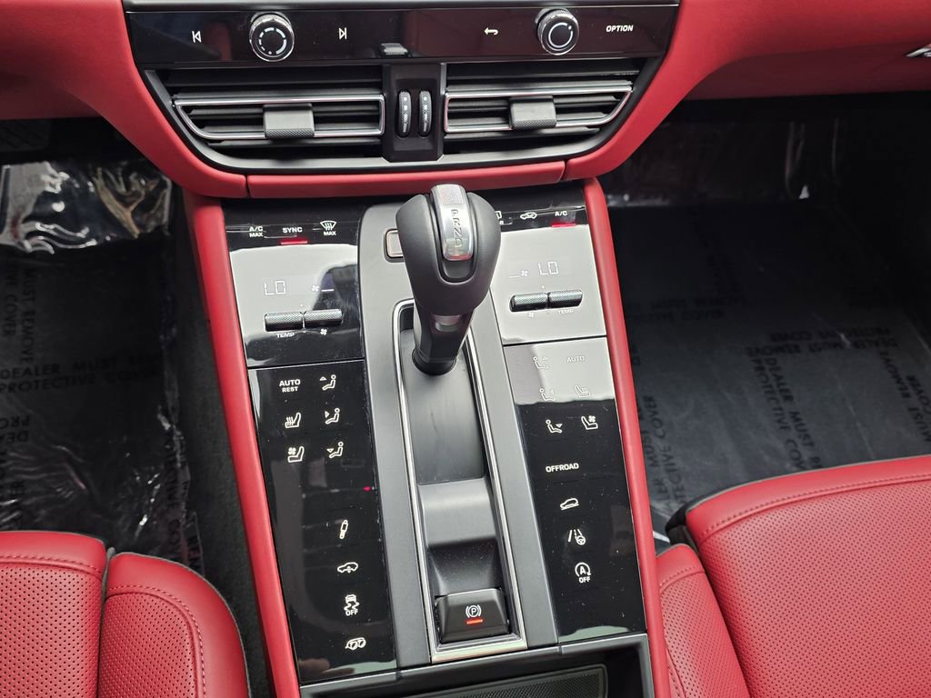 Certified 2025 Porsche Macan GTS image 26
