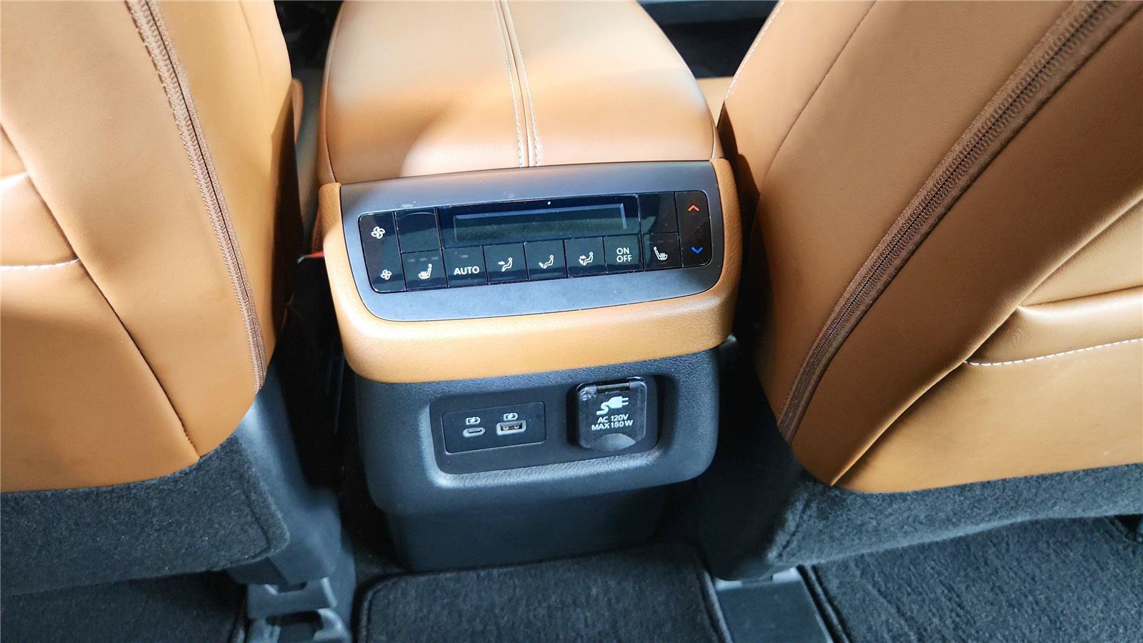 Used 2024 Nissan Pathfinder Platinum FWD image 16