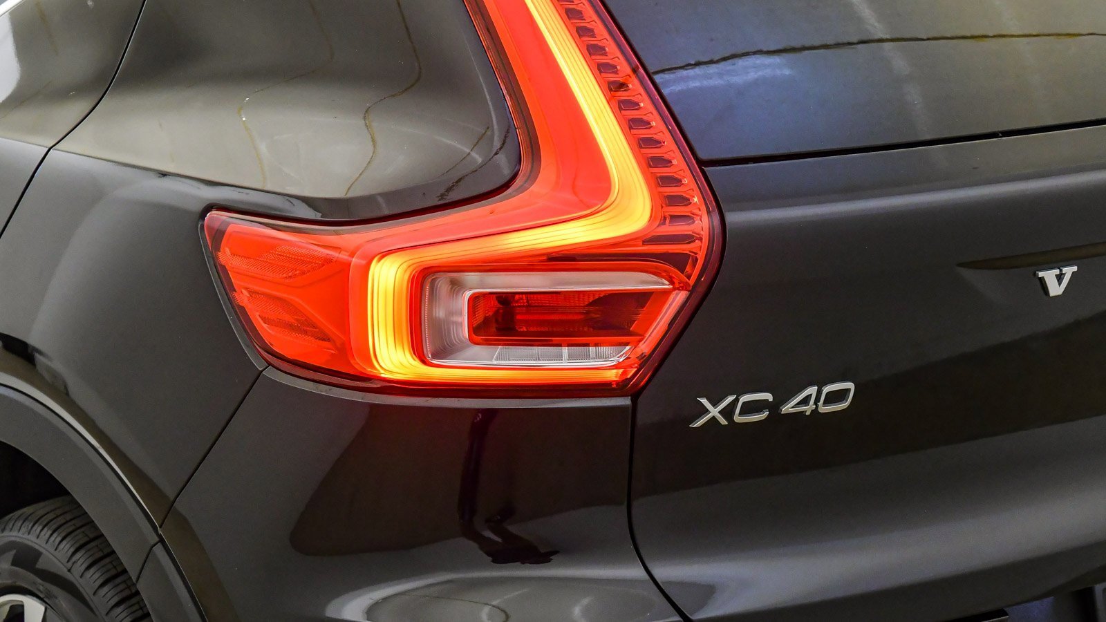 Certified 2025 Volvo XC40 B5 Ultra w/ Climate Package image 12