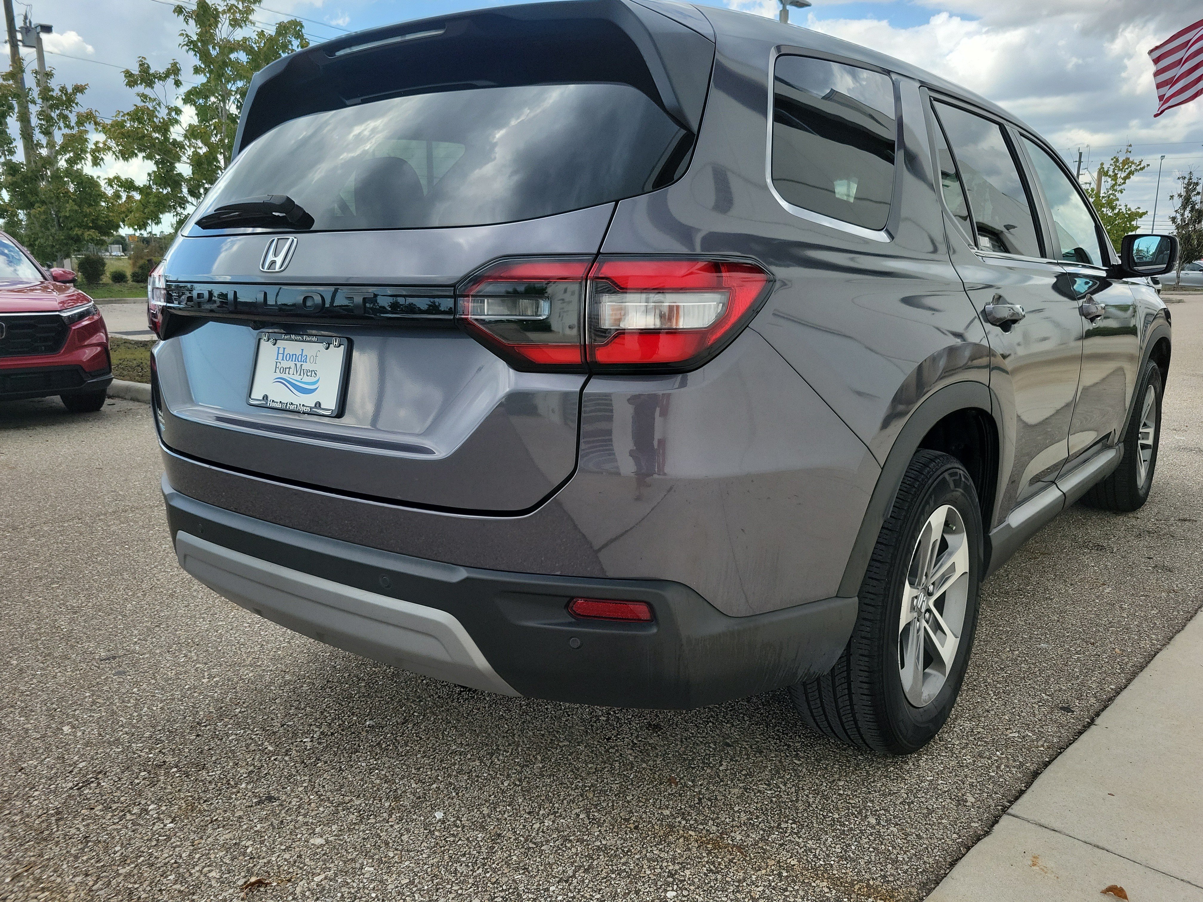 Used 2024 Honda Pilot EX-L image 6