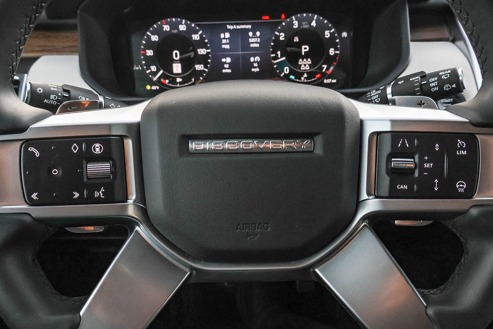 Used 2024 Land Rover Discovery Dynamic SE image 33