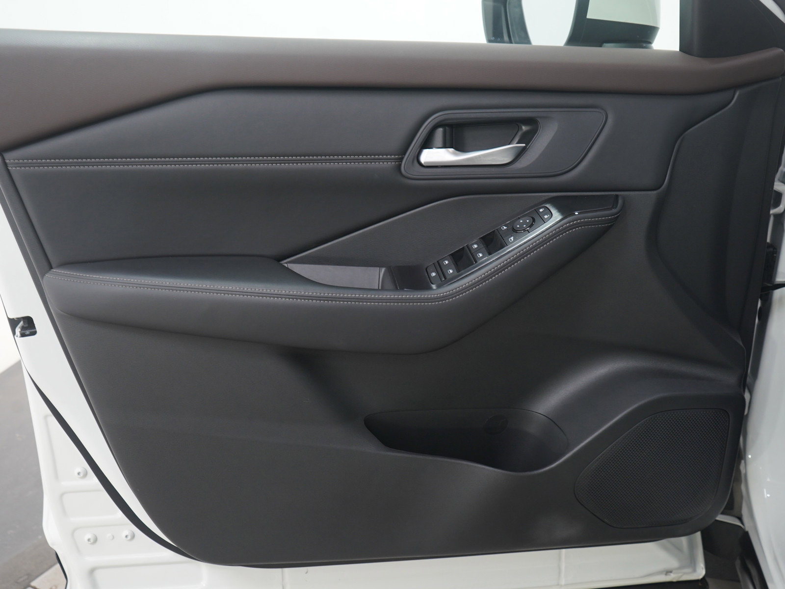 Used 2023 Nissan Rogue SV w/ SV Premium B Package image 22