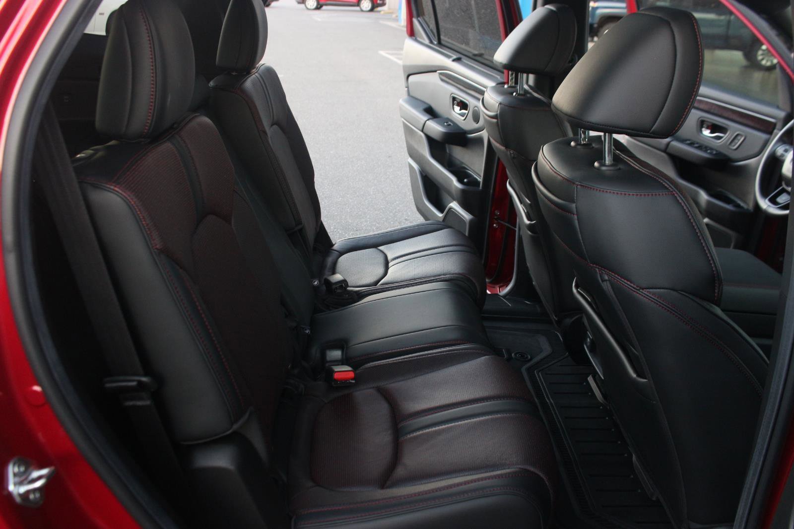 Used 2025 Honda Pilot Black Edition image 41