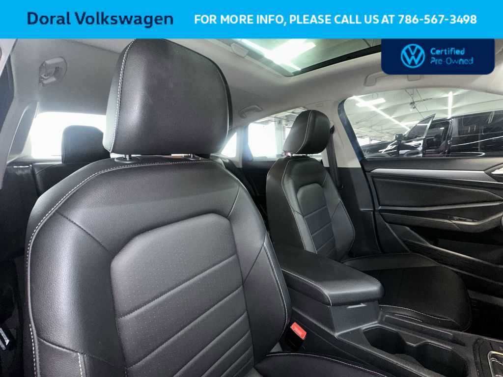 Certified 2023 Volkswagen Jetta SE w/ Panoramic Sunroof Package FWD image 27