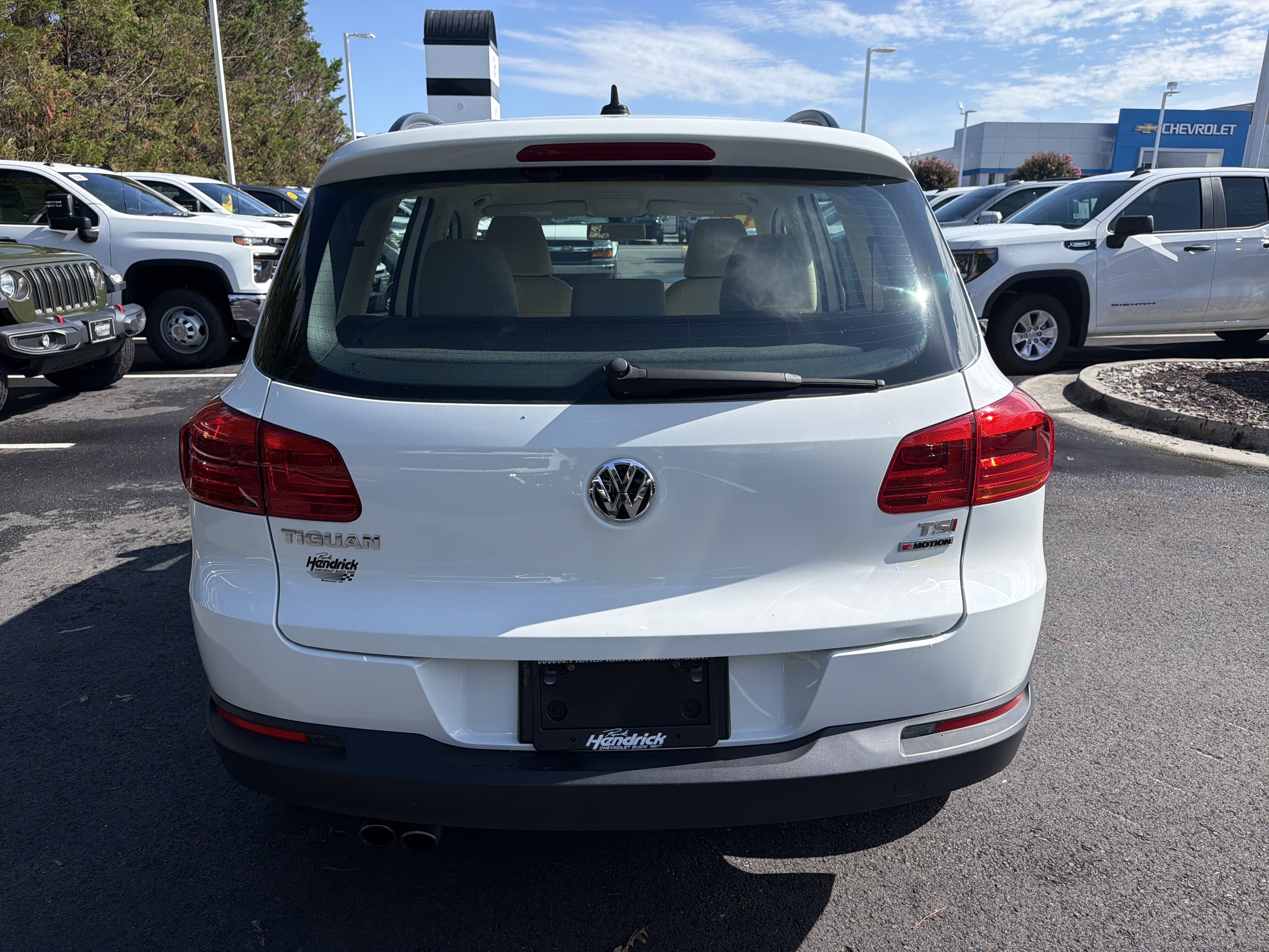 Used 2017 Volkswagen Tiguan S AWD/4WD image 9