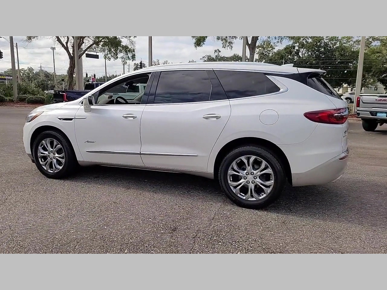 Used 2018 Buick Enclave Avenir w/ Avenir Technology Package image 17