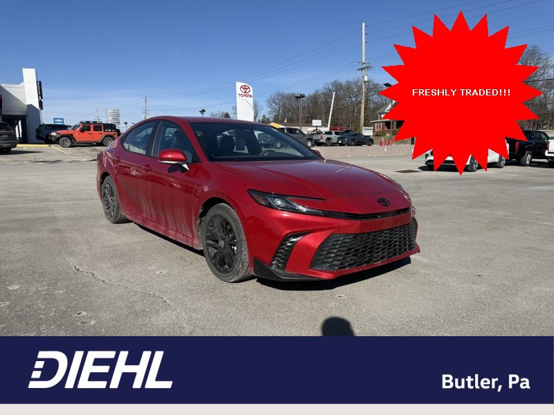 Used 2025 Toyota Camry SE w/ Convenience Package image 1