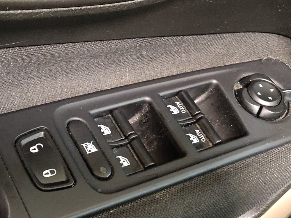 Used 2017 Jeep Renegade Latitude w/ Popular Equipment Group FWD image 27