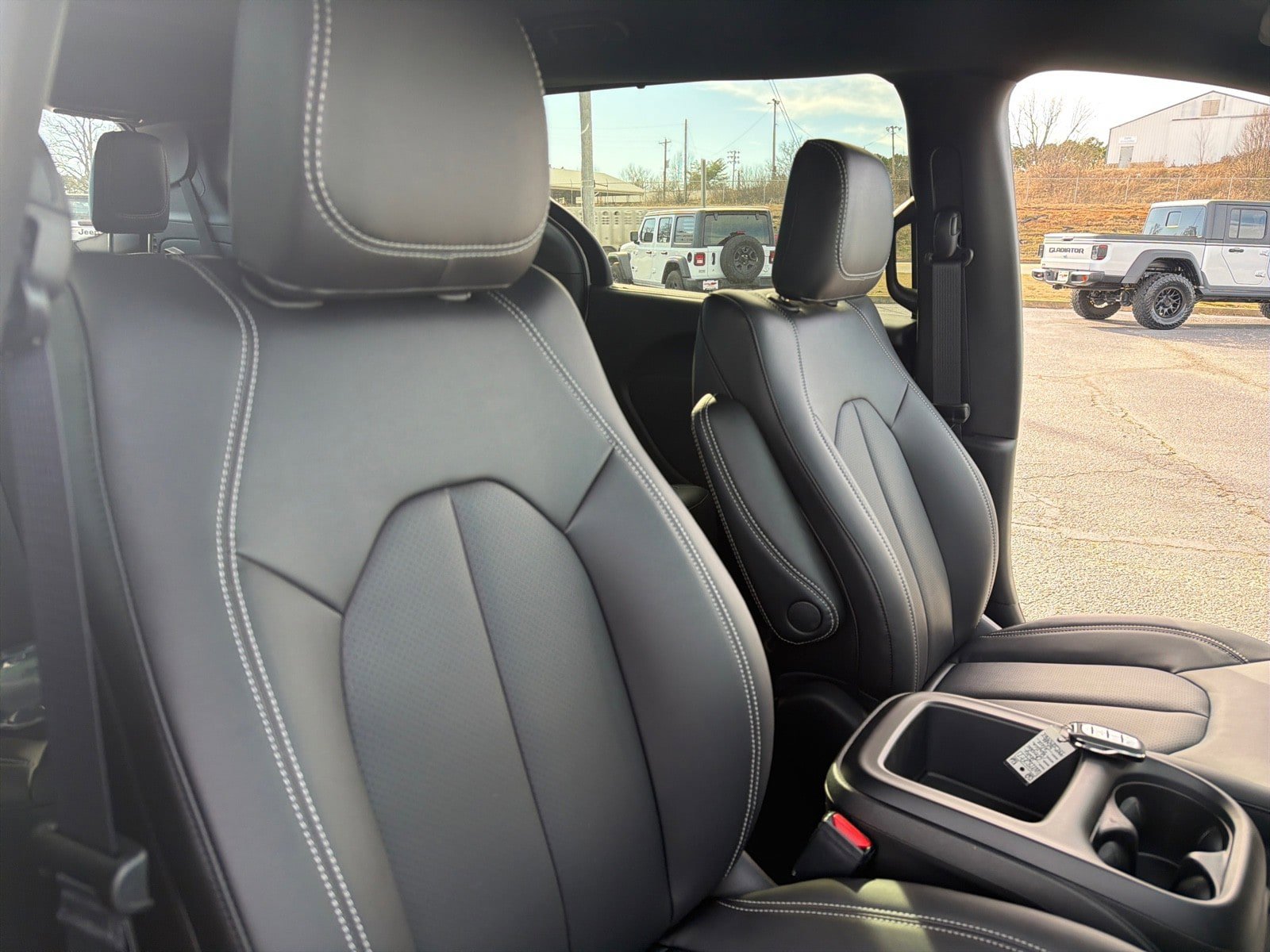 New 2026 Chrysler Pacifica Select image 16