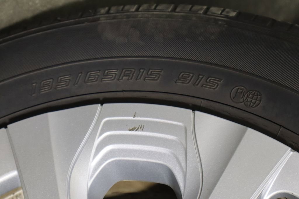 Used 2019 Toyota Prius LE image 38
