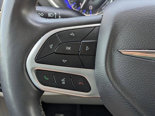 Used 2023 Chrysler Pacifica Touring-L FWD video 4