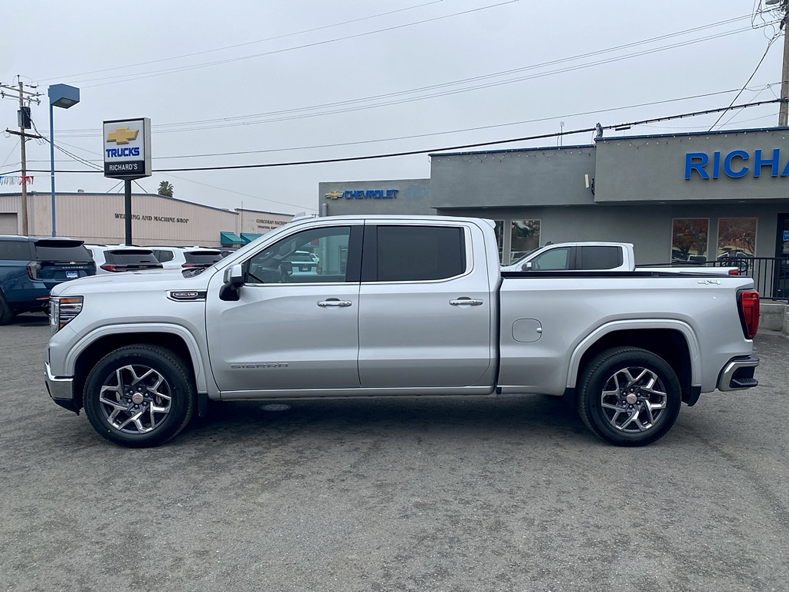 Used 2022 GMC Sierra 1500 SLT w/ SLT Premium Plus Package AWD/4WD image 3
