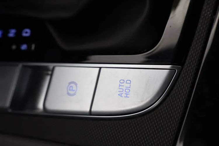 Used 2025 Hyundai Elantra SEL FWD image 36
