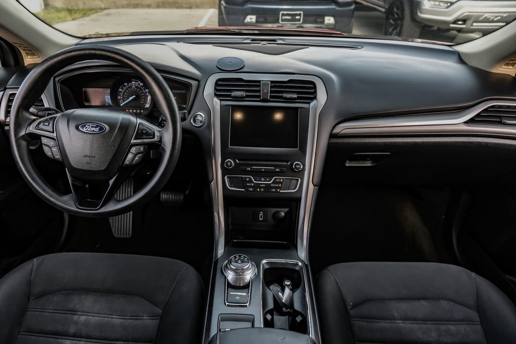 Used 2018 Ford Fusion SE w/ Fusion SE Technology Package image 10