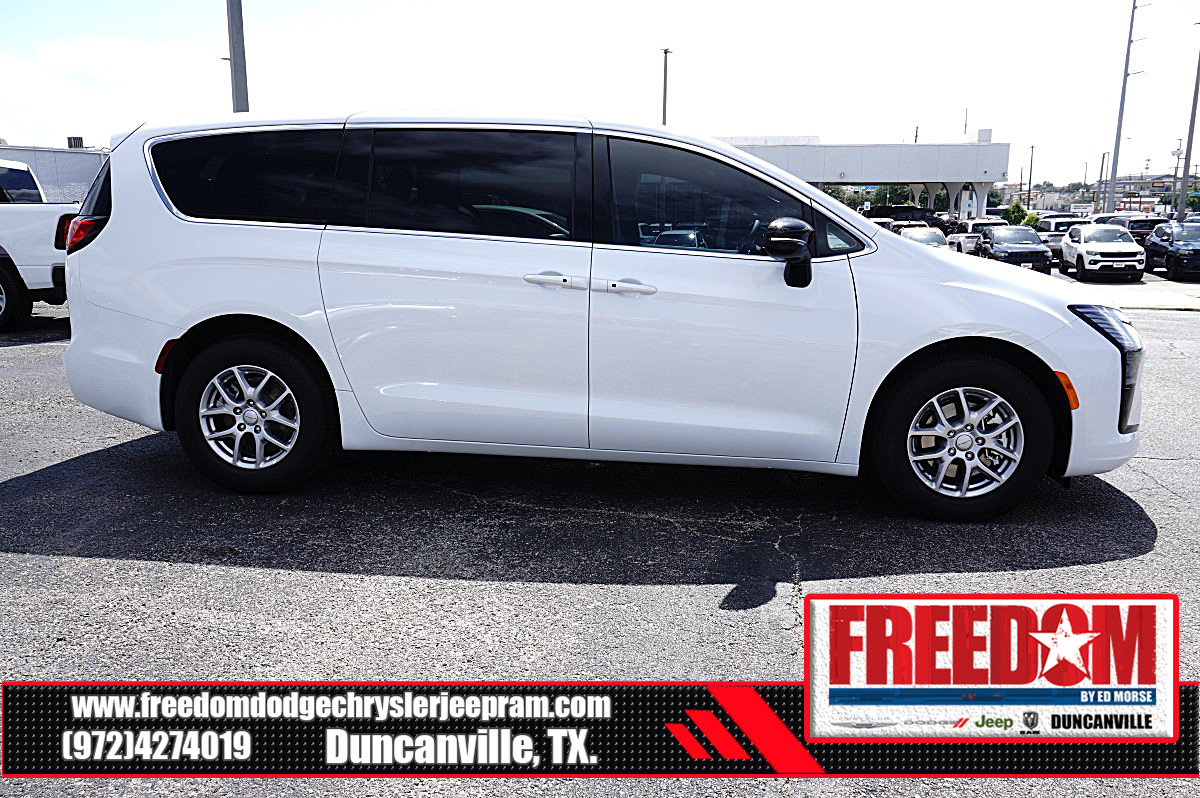 New 2027 Chrysler Pacifica Select w/ Family Tech Group FWD image 6