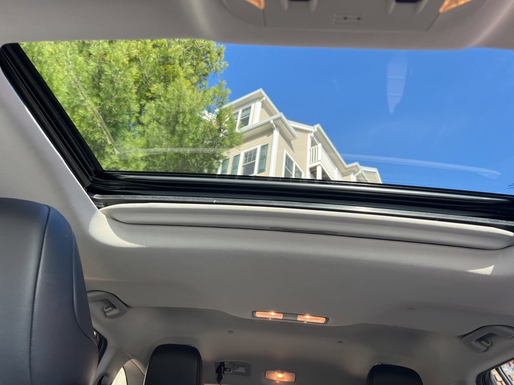 Used 2021 Toyota Highlander XLE image 19