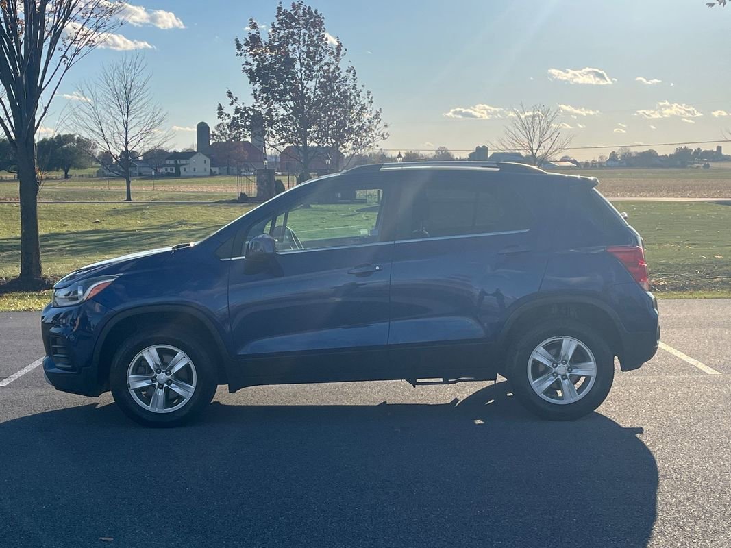 Used 2017 Chevrolet Trax LT w/ Sun & Sound Package image 5