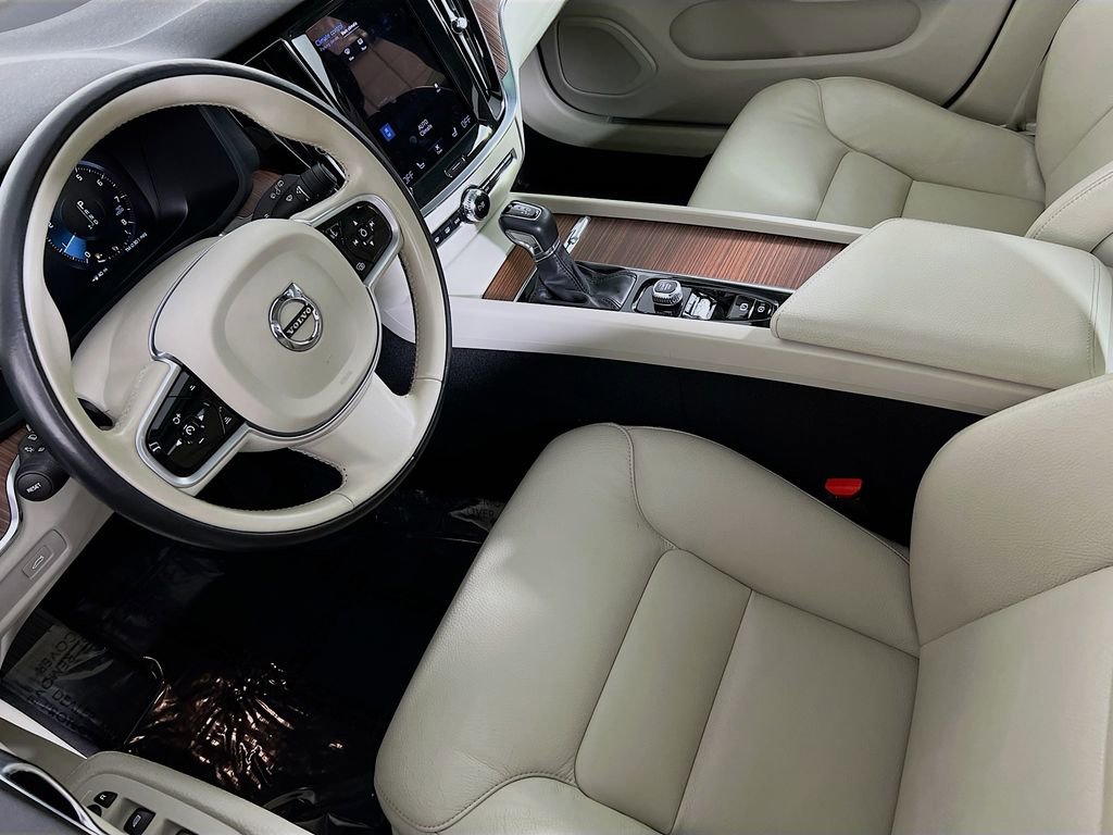 Used 2021 Volvo V60 T5 Momentum w/ Climate Package image 21