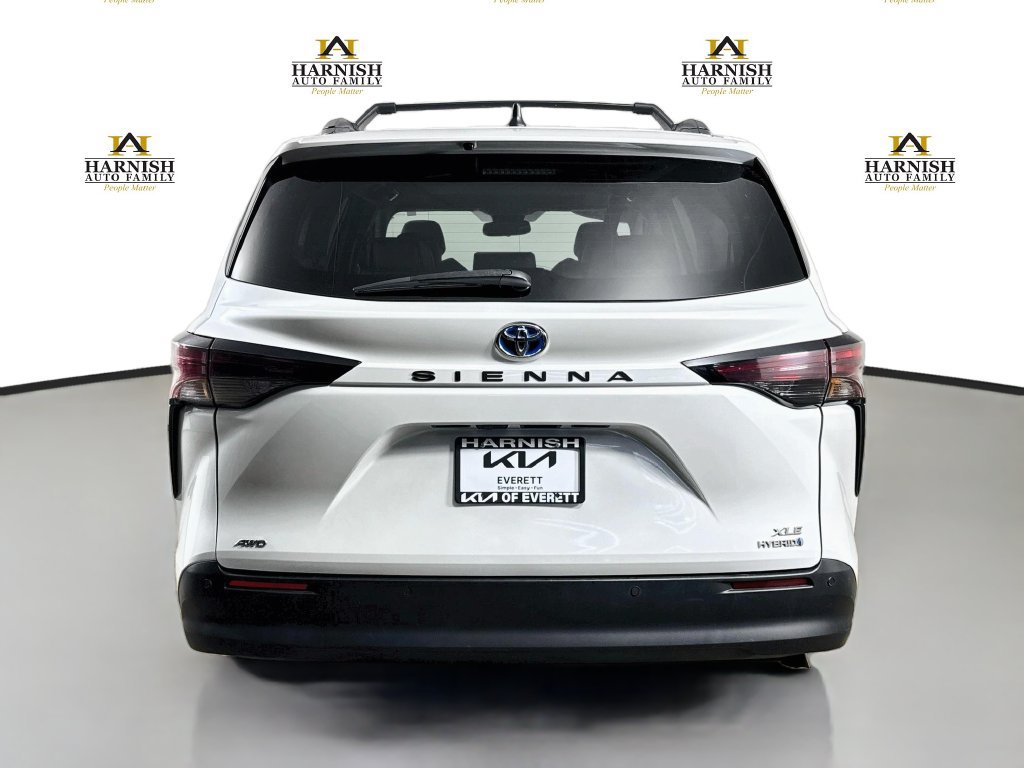Used 2023 Toyota Sienna XLE AWD/4WD image 6