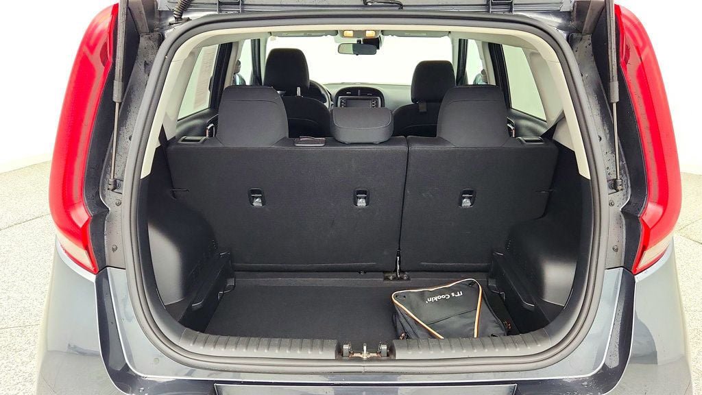 Used 2020 Kia Soul S FWD image 21