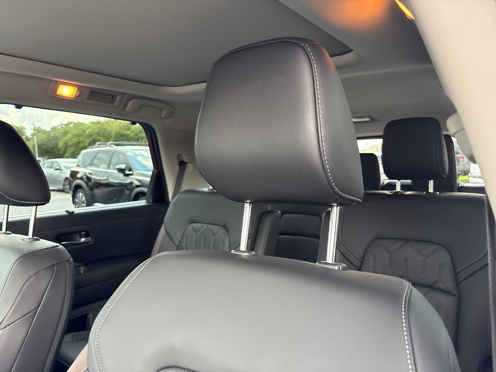 New 2026 Nissan Pathfinder Platinum FWD image 7