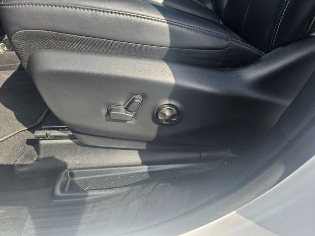 Used 2025 Chrysler Pacifica Select image 21