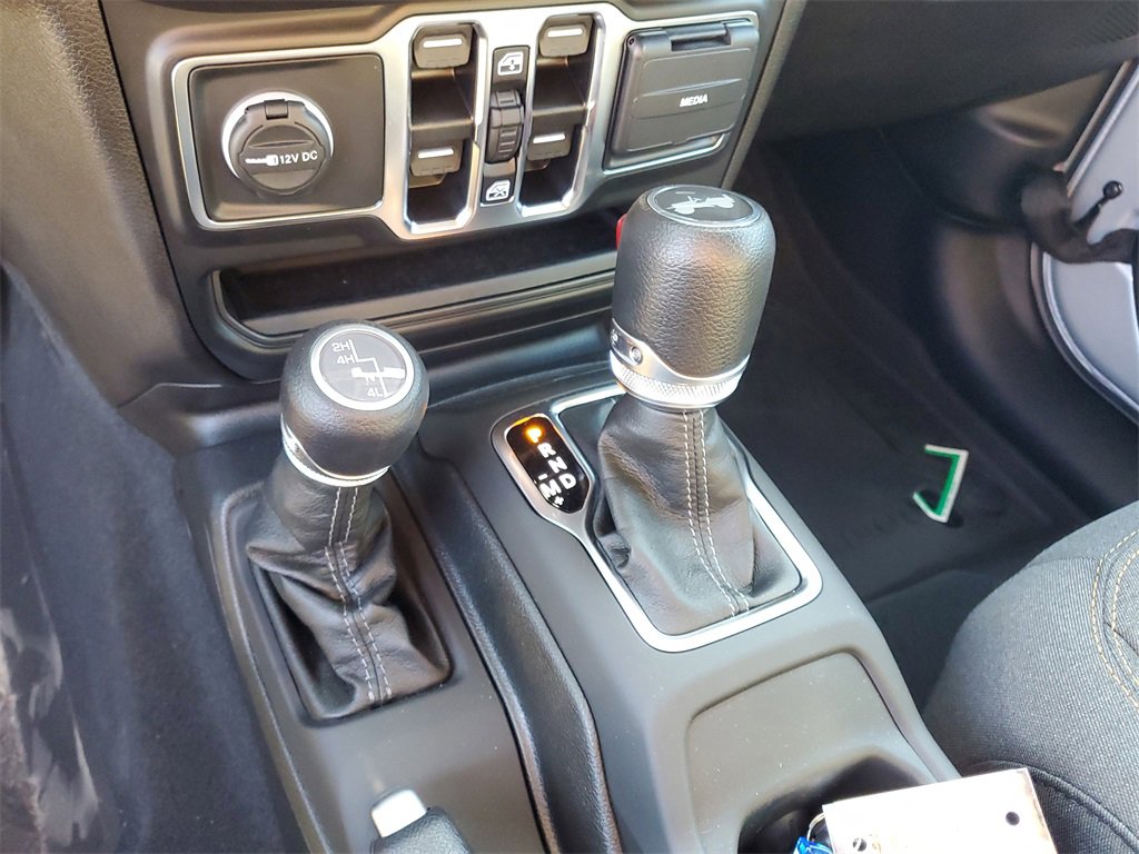 Used 2024 Jeep Wrangler Sahara image 23