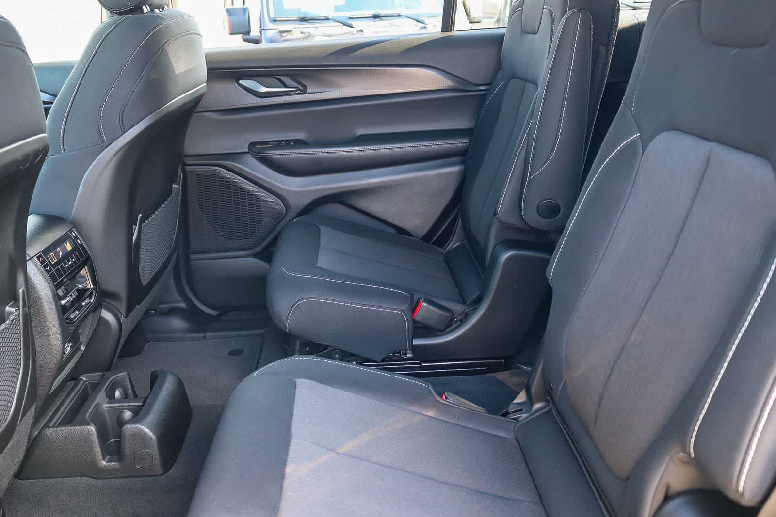Used 2025 Jeep Grand Cherokee L Laredo RWD image 17