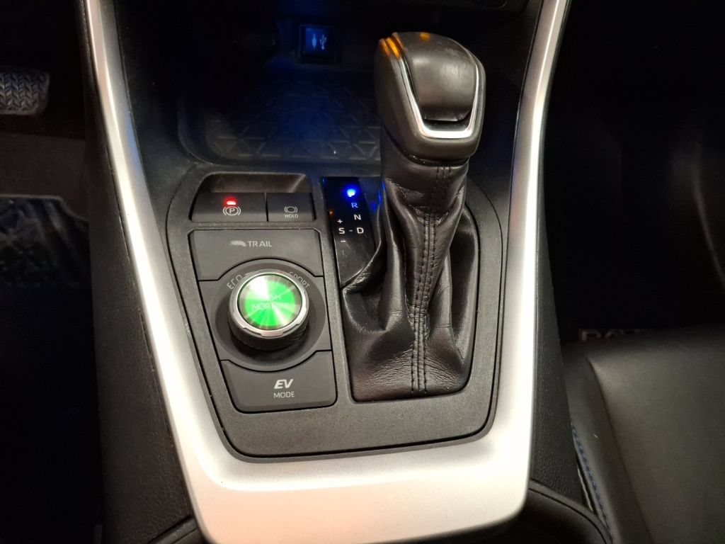 Used 2019 Toyota RAV4 XSE w/ XSE Weather Package AWD/4WD image 27