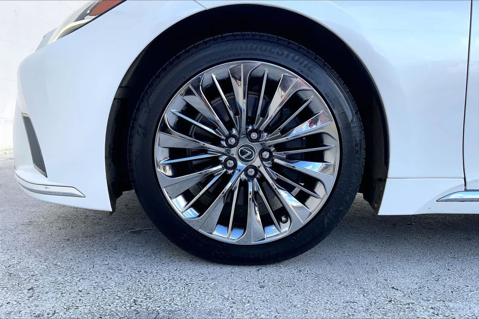 Used 2022 Lexus LS 500 w/ Luxury Package RWD image 8