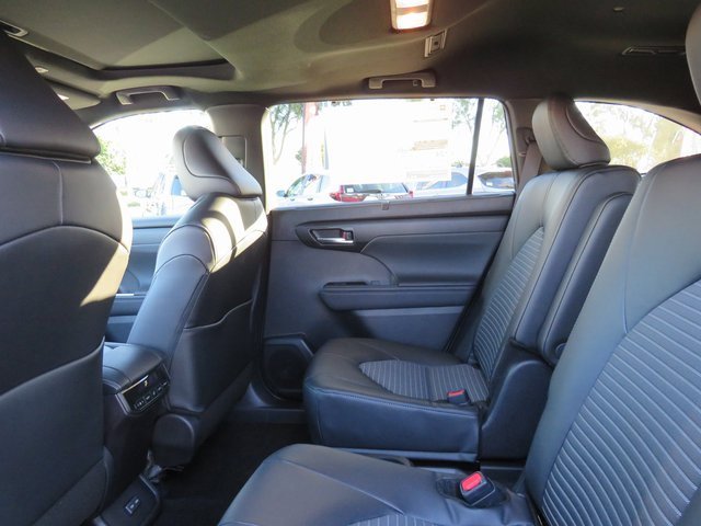 New 2026 Toyota Highlander XSE image 18
