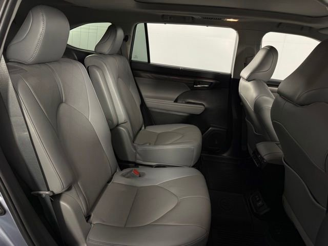 Used 2021 Toyota Highlander Platinum image 18