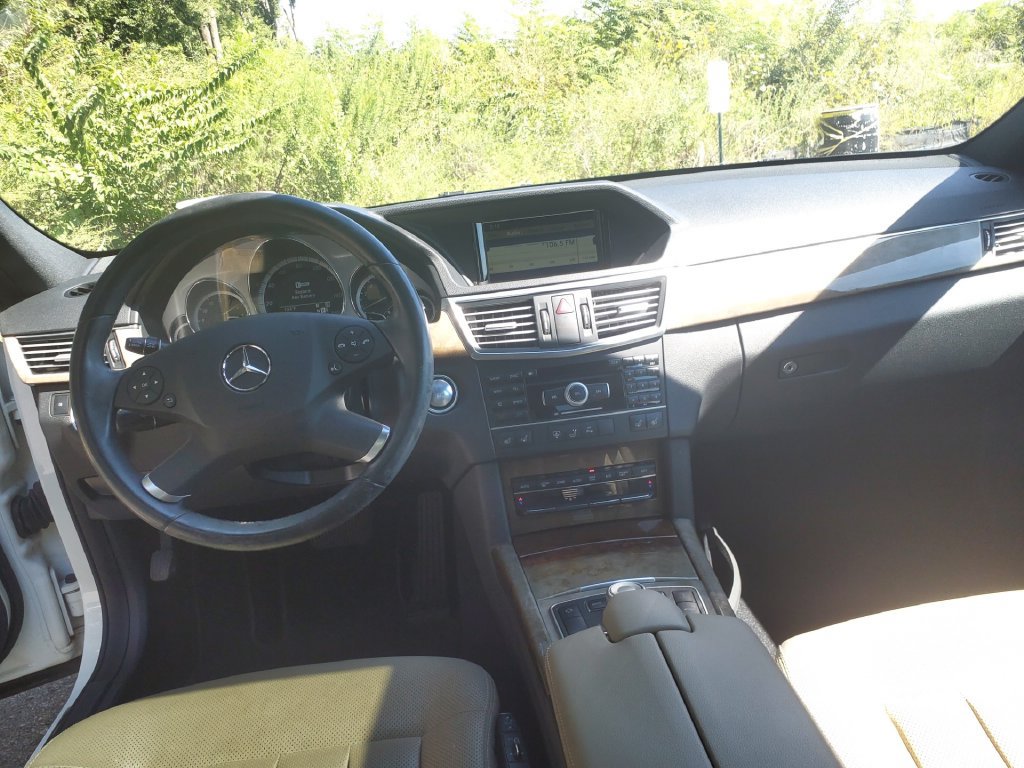 Used 2011 Mercedes-Benz E 550 Sedan image 21
