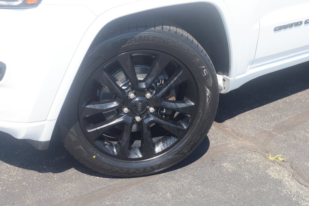 Used 2020 Jeep Grand Cherokee Altitude AWD/4WD image 11