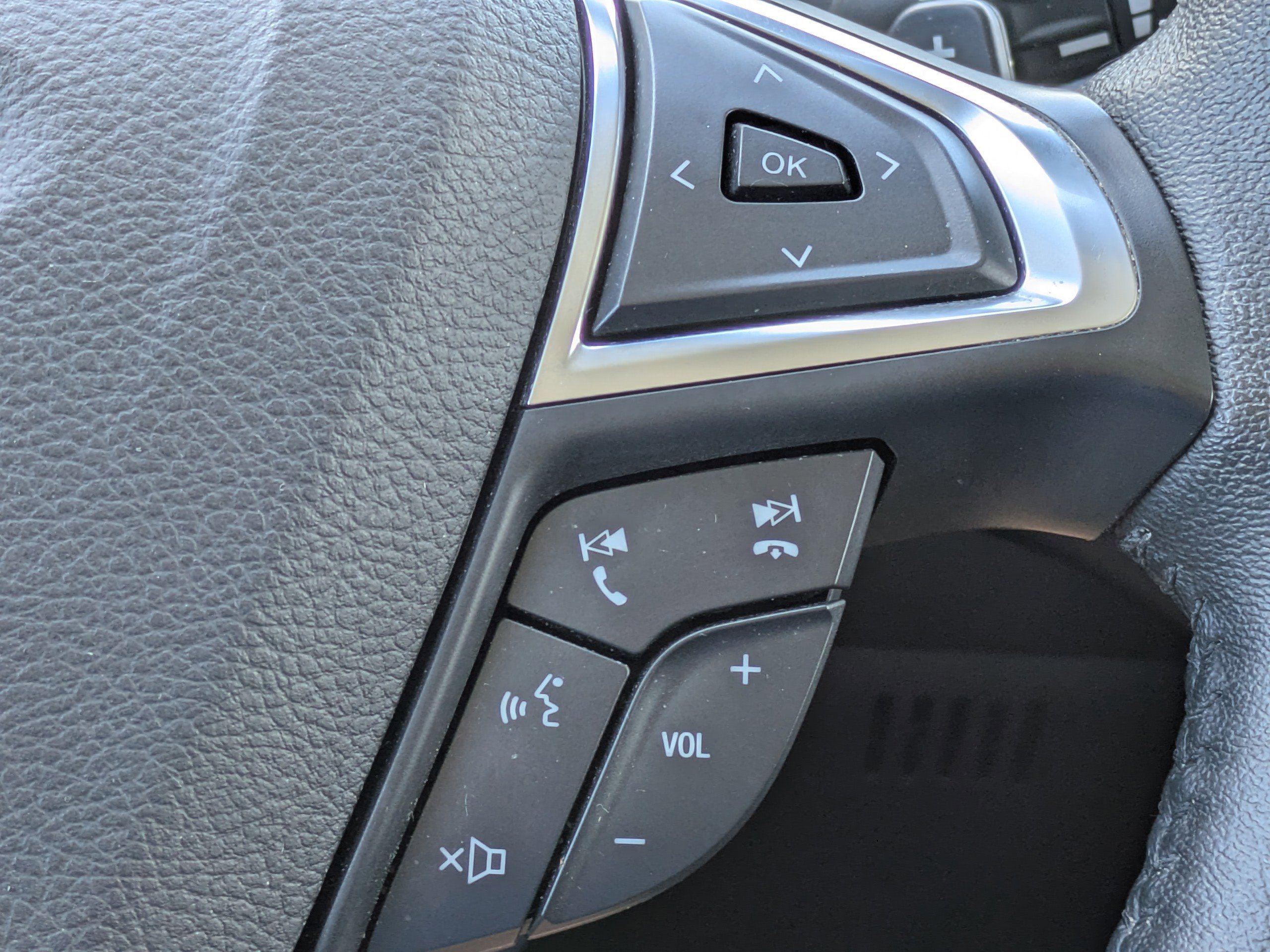 Used 2019 Ford Edge Titanium w/ Cold Weather Package AWD/4WD image 25