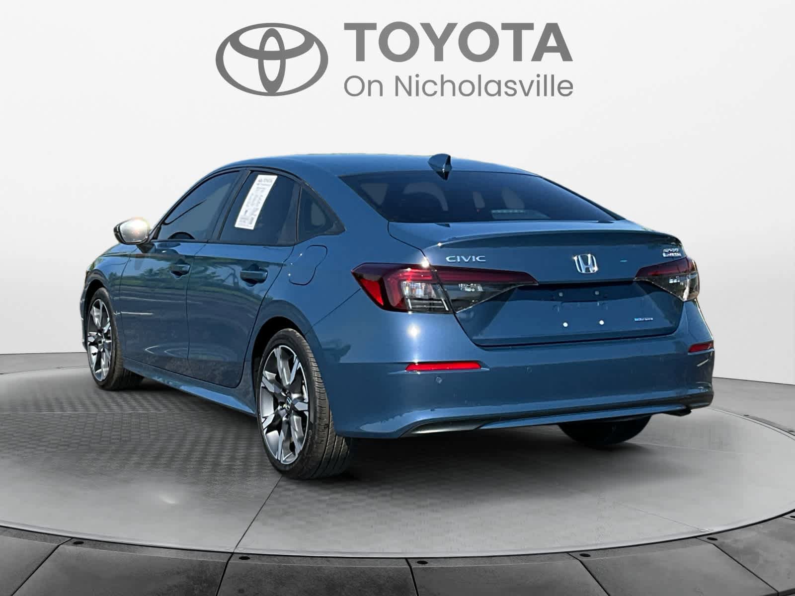Used 2025 Honda Civic Sport Touring image 4