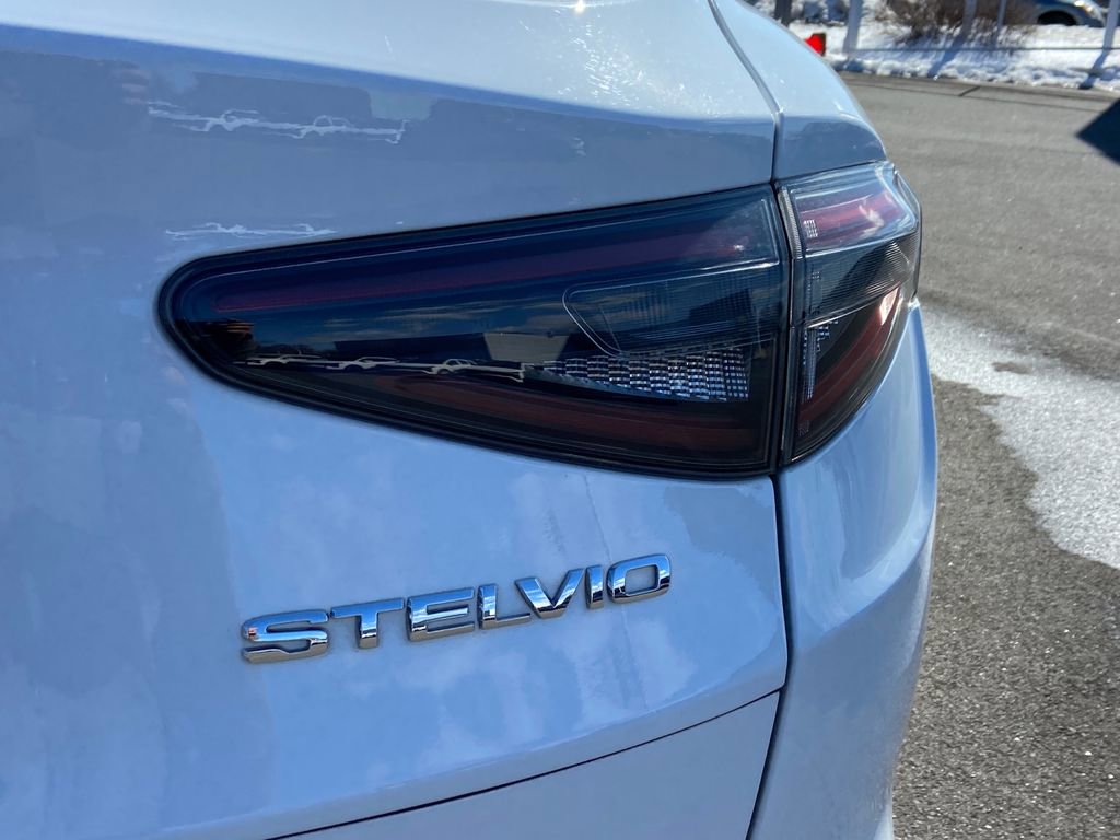 Used 2024 Alfa Romeo Stelvio Ti w/ Active Assist Plus Package AWD/4WD image 30