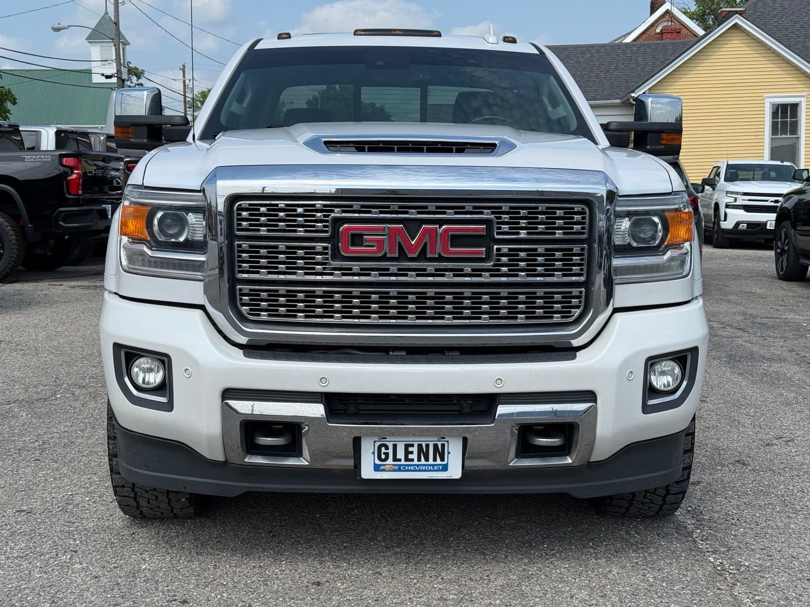 Used 2019 GMC Sierra 2500 Denali w/ Duramax Plus Package AWD/4WD image 11
