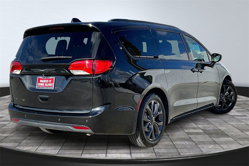 Used 2018 Chrysler Pacifica Touring-L w/ Premium Audio Group image 14