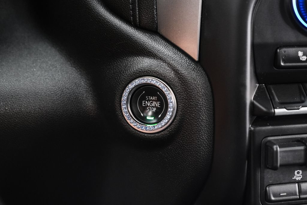 Used 2019 Chevrolet Silverado 1500 LT w/ Texas Edition AWD/4WD image 17