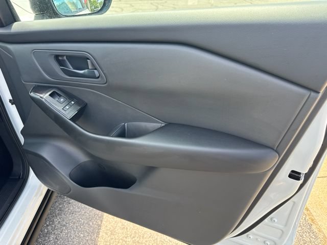 Used 2026 Nissan Rogue S AWD/4WD image 16