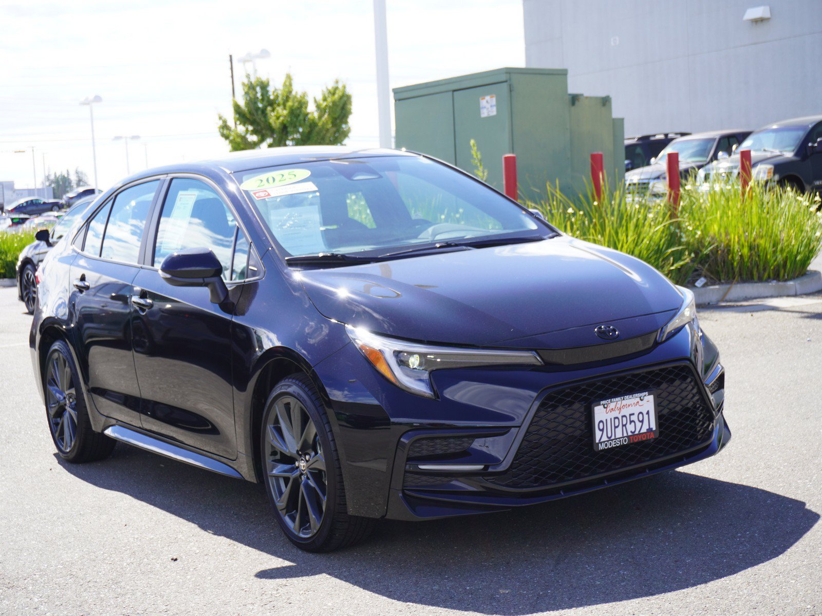 Used 2025 Toyota Corolla SE FWD image 1